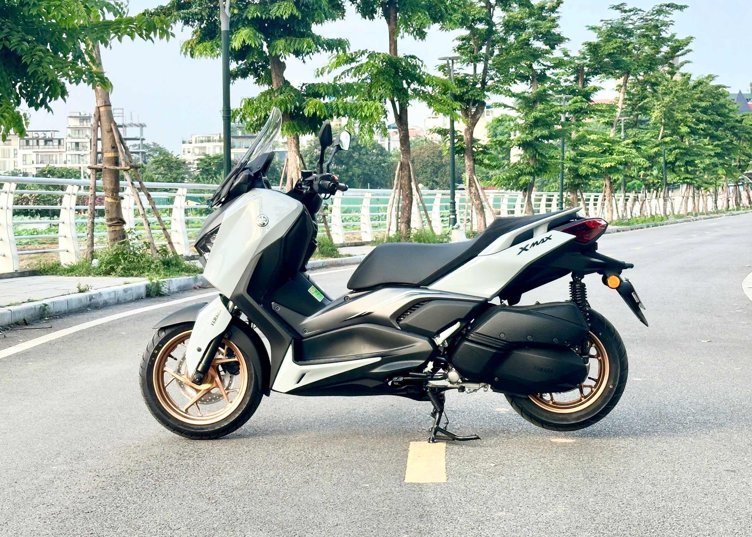Yamaha XMAX 300  (3).jpg