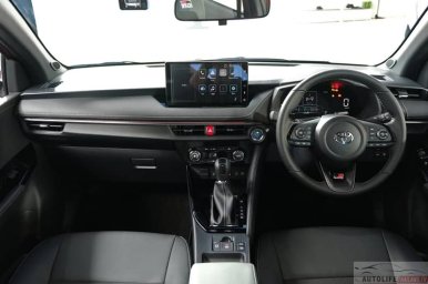 Yaris_ATIV_HEV_GR_SPORT_003.jpg
