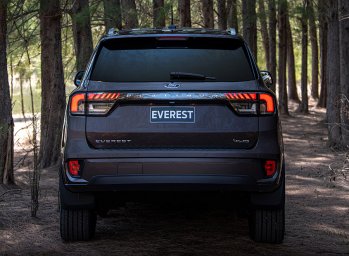 Ford-Everest-Platinum-Rear.jpg