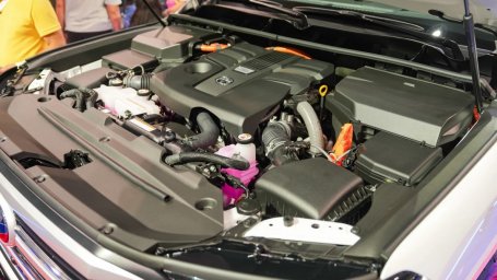 Toyota Land Cruiser HEV 2.jpg