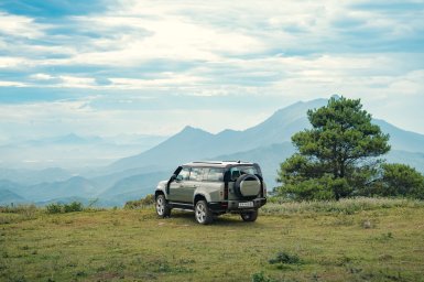 Land Rover Defender 130-5.jpg