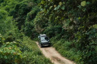 Land Rover Defender 130-10.jpg