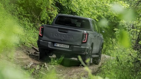 Toyota Hilux-a4.jpg