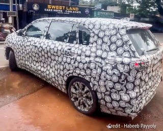 2027-toyota-innova-hycross-facelift-spied-2.jpeg