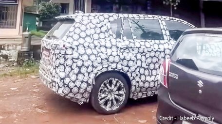 2027-toyota-innova-hycross-facelift-spied-5.jpeg