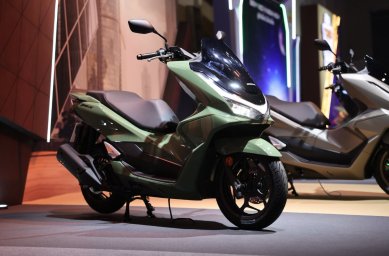 Honda PCX160 -2.jpg