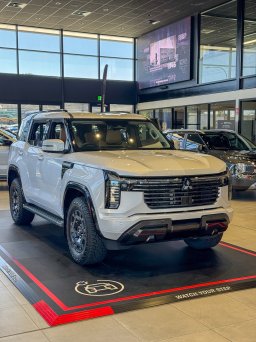  2027 Mitsubishi Pajero .jpg